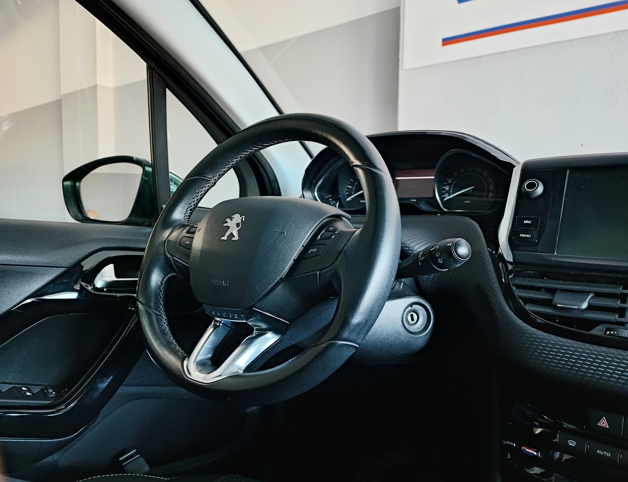 Peugeot 208 1.6 BlueHdi Allure | Imagem 14