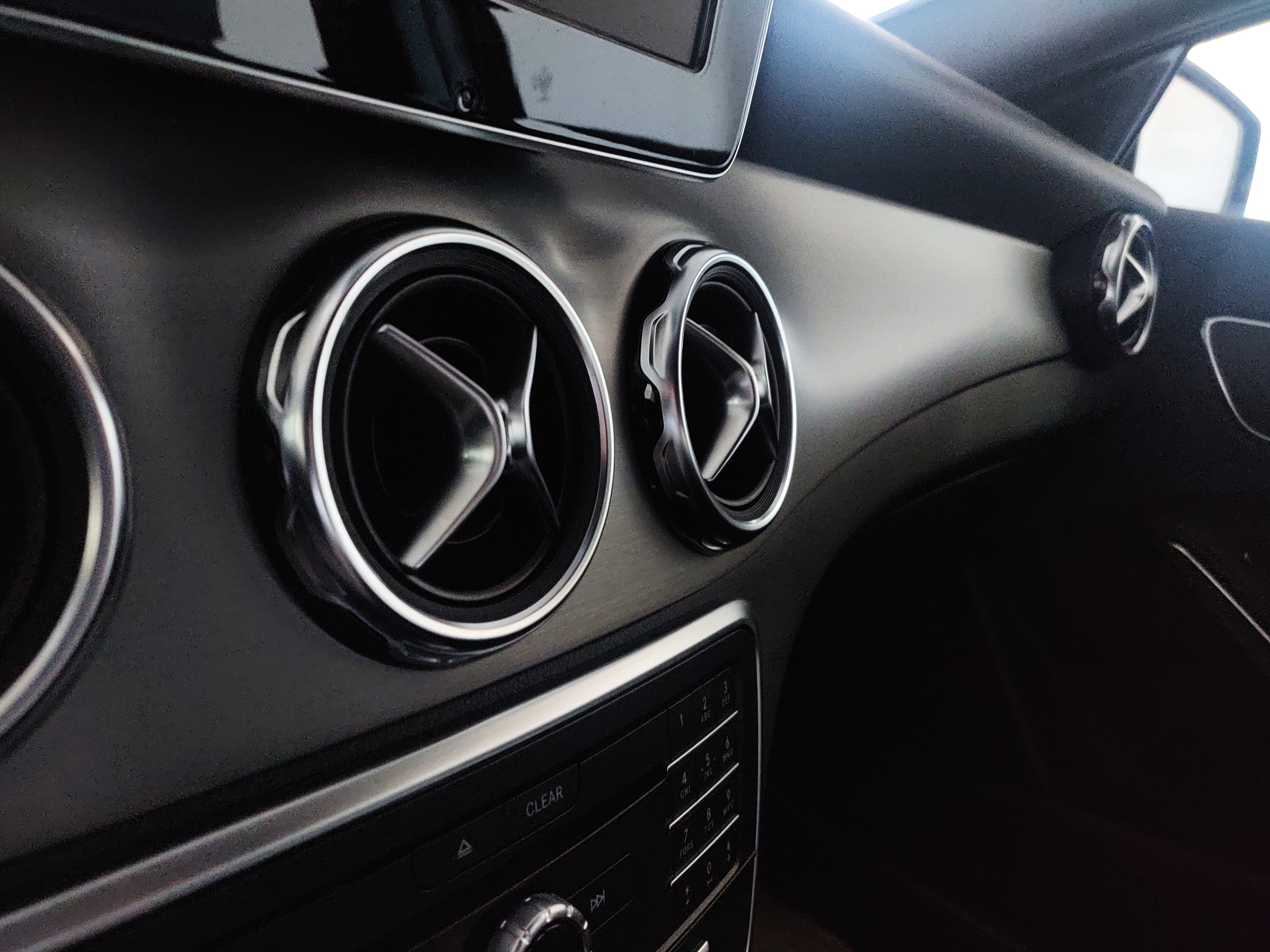 Mercedes-Benz GLA 180 d Pack AMG | Imagem 26