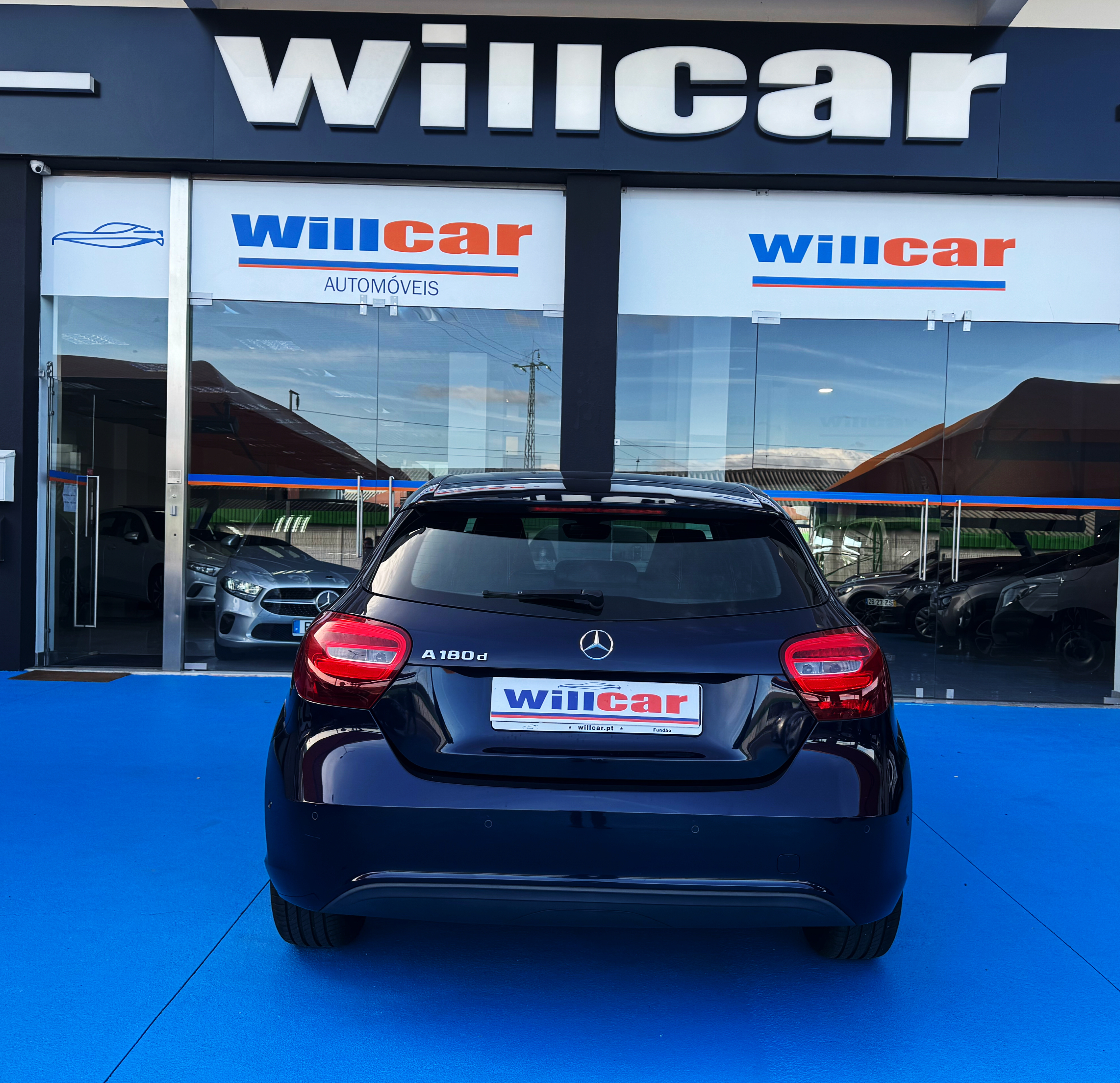 Mercedes-Benz A 180 d Urban | Imagem 4