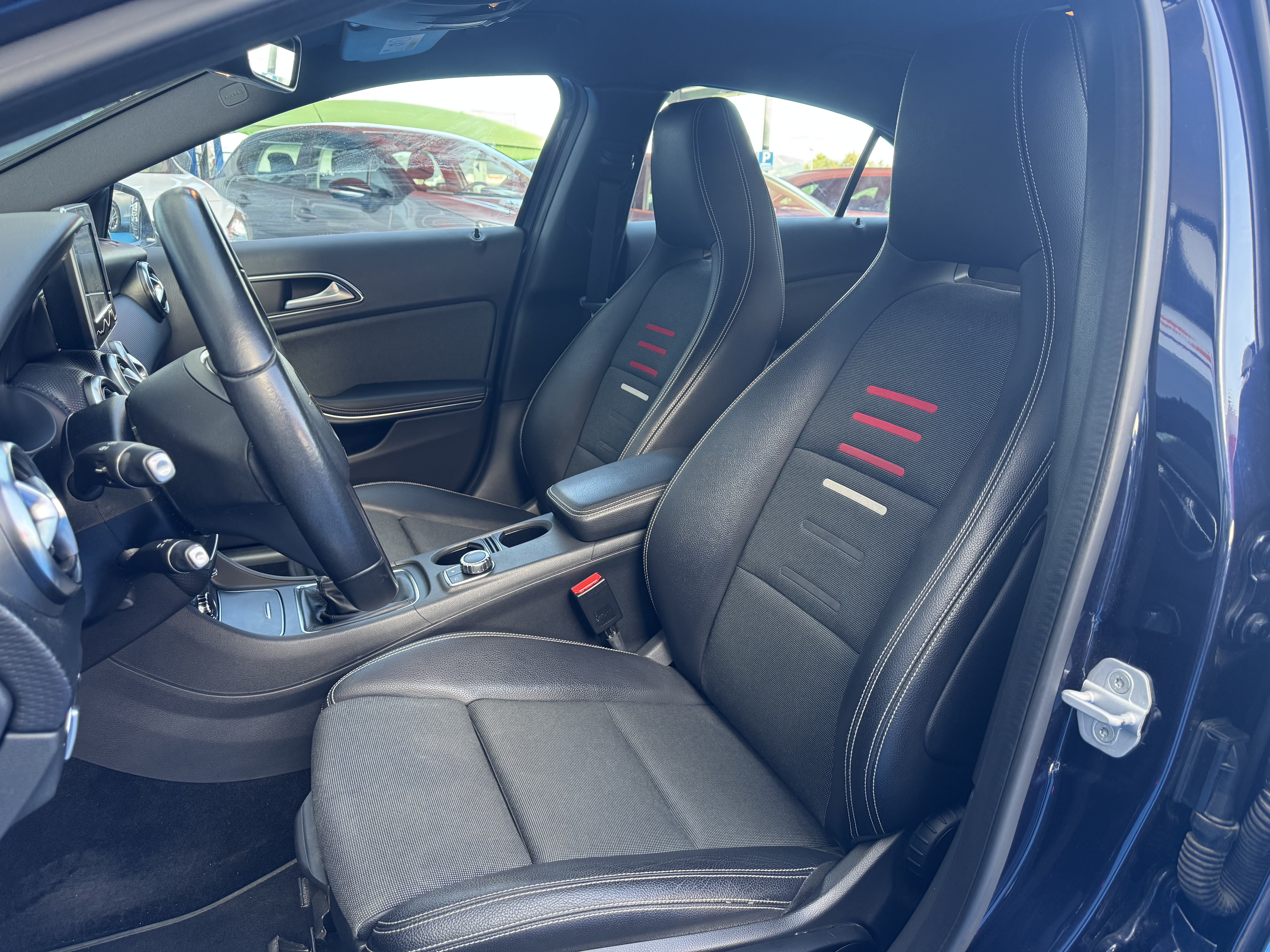 Mercedes-Benz A 180 d Urban | Imagem 8