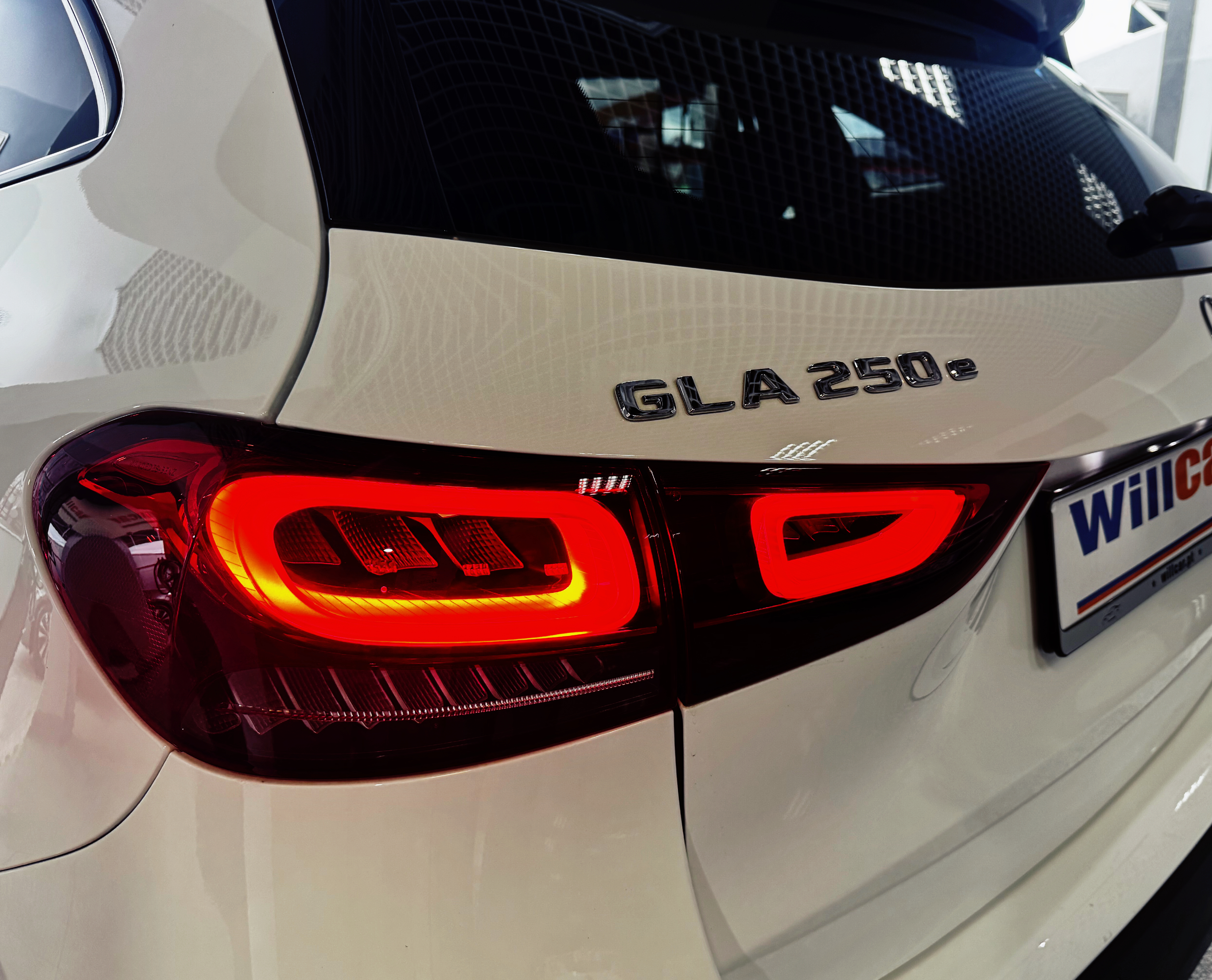 Mercedes-Benz GLA 250 e Progressive Pack Night | Imagem 5