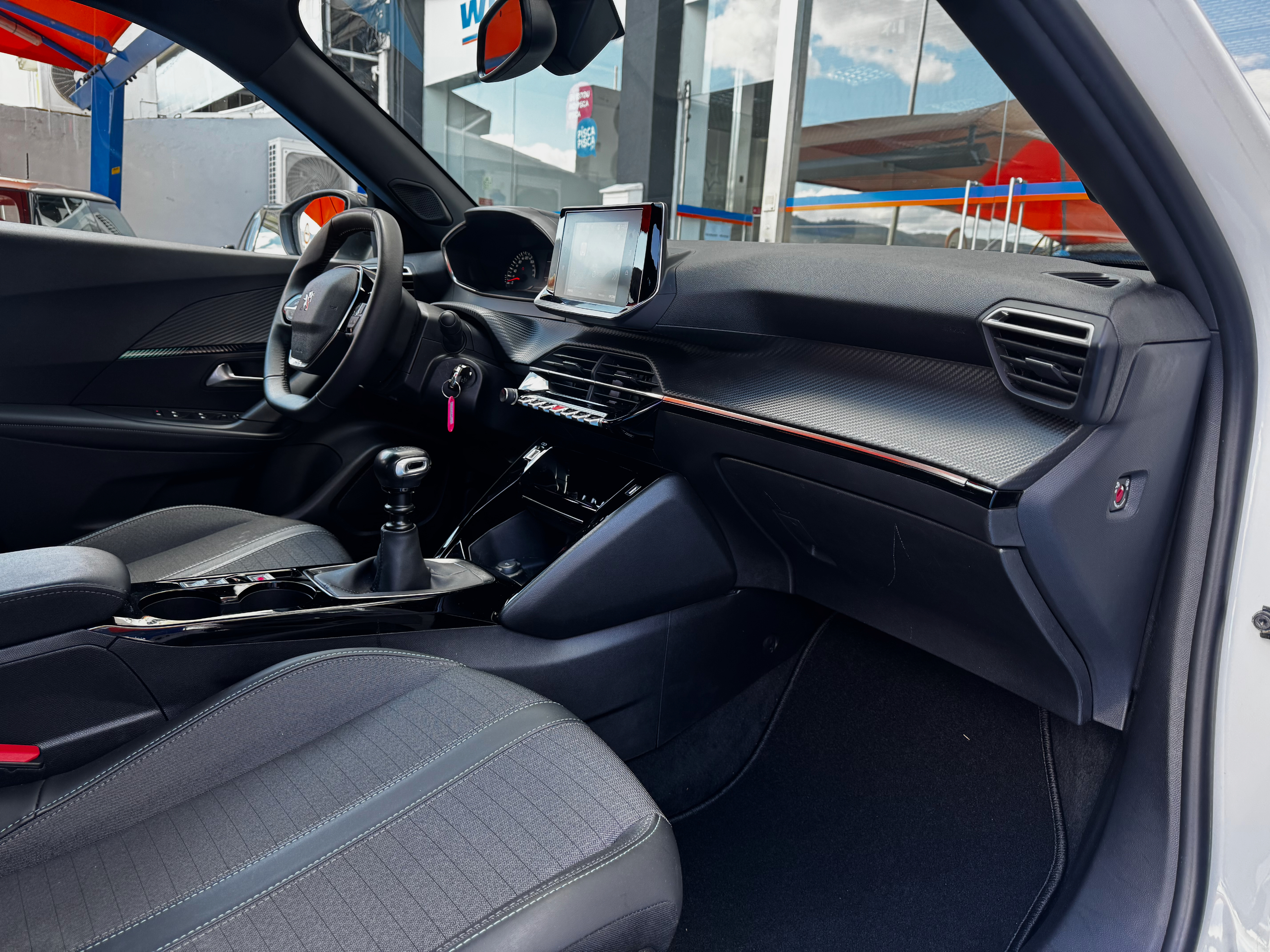 Peugeot 2008 1.2 Puretech Allure | Imagem 8