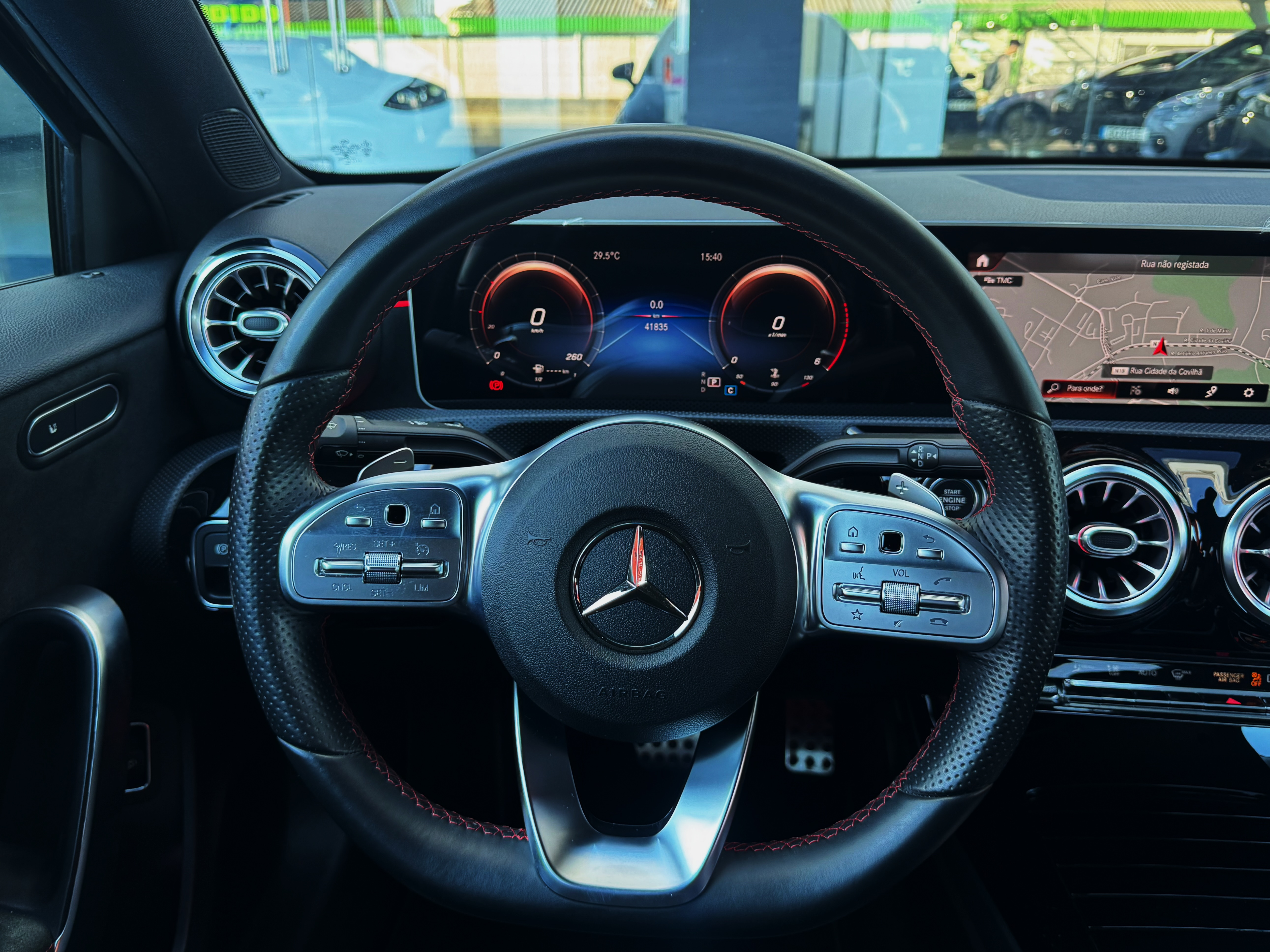 Mercedes-Benz A 180 d Limousine AMG Line | Imagem 6