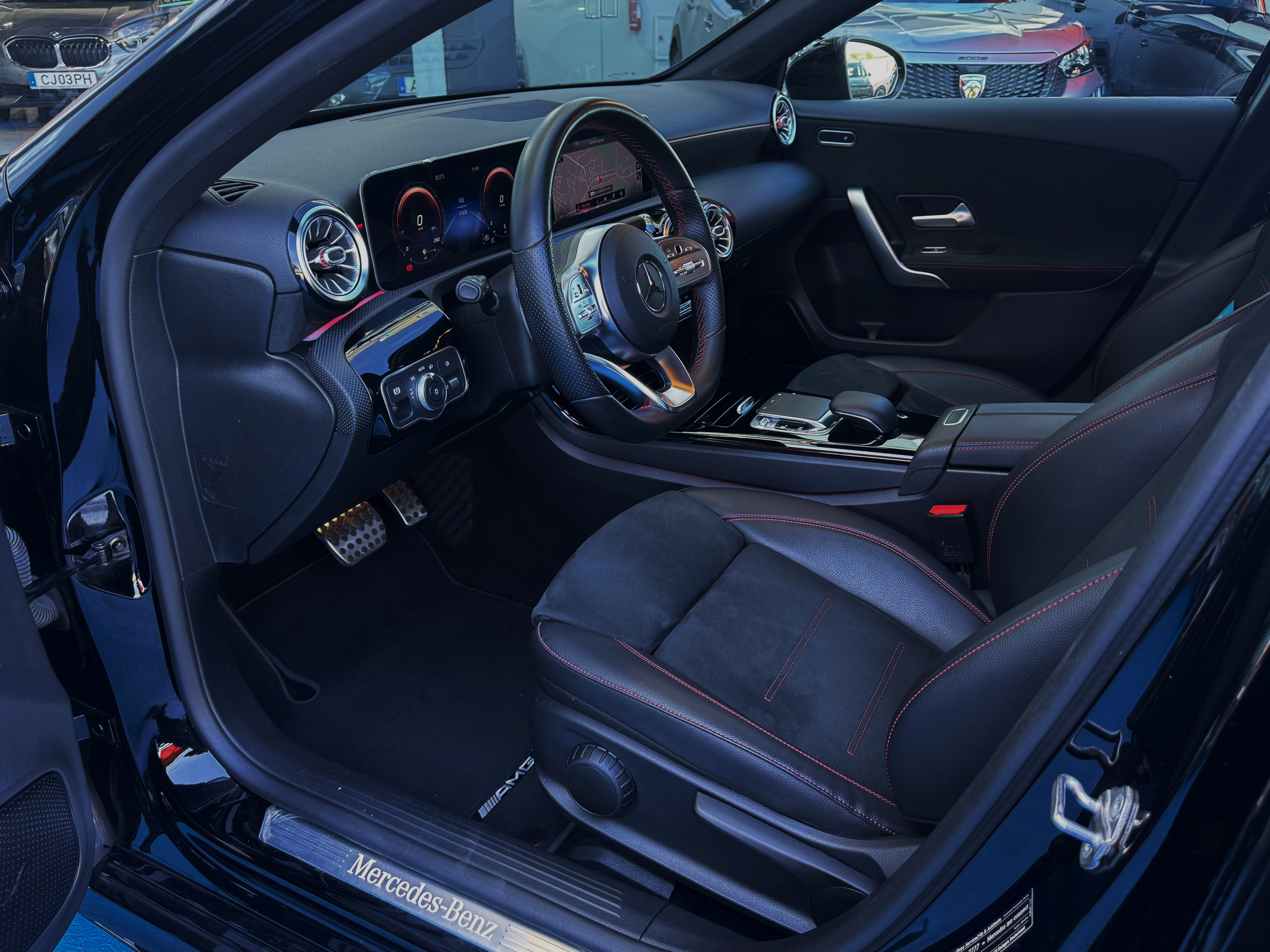 Mercedes-Benz A 180 d Limousine AMG Line | Imagem 9
