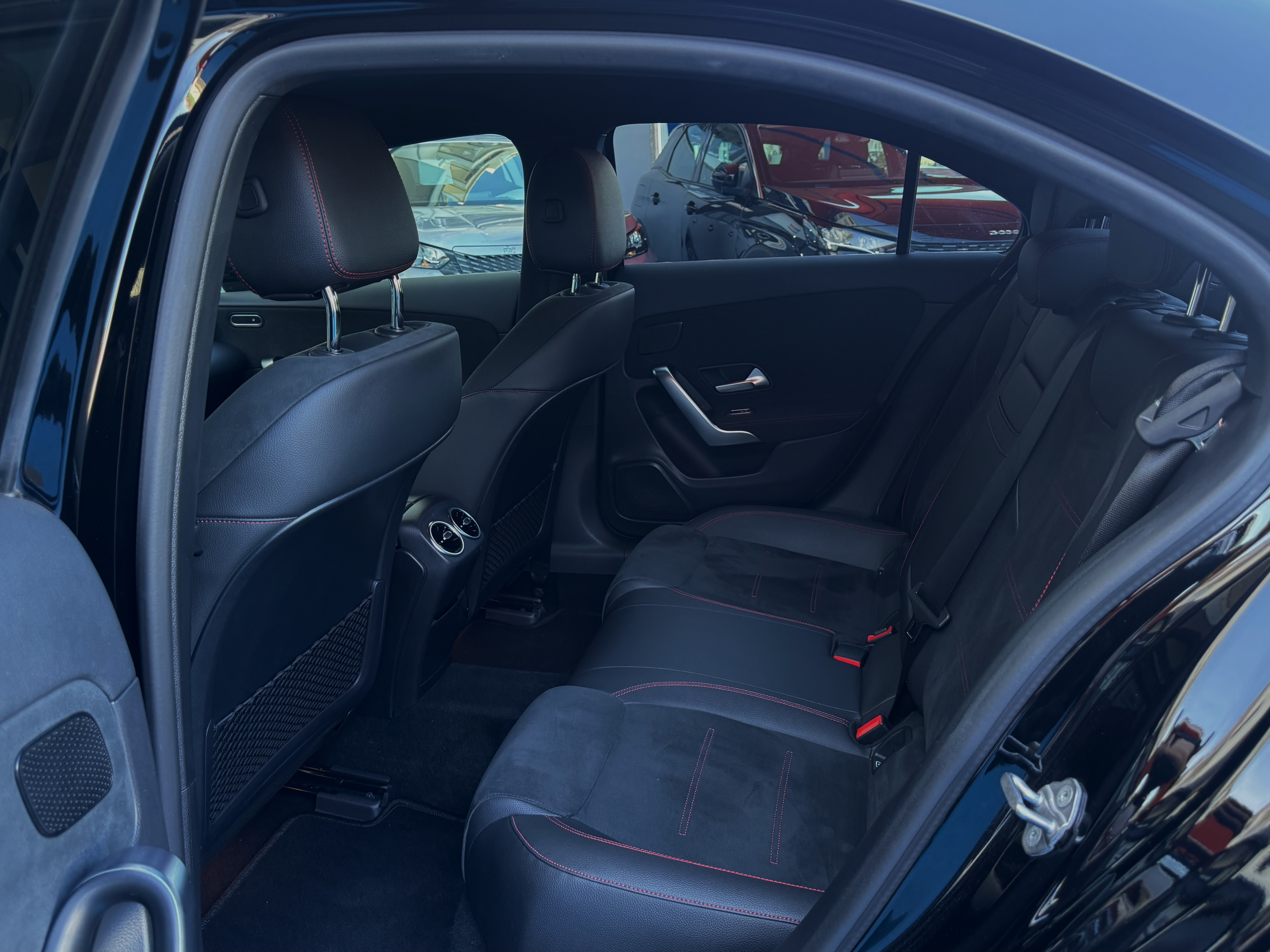 Mercedes-Benz A 180 d Limousine AMG Line | Imagem 10